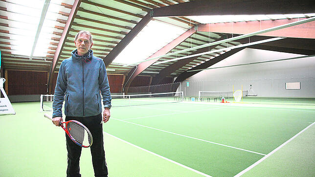 Der bisherige Eigentümer der Furtwanger Tennishalle, Wenzel Kopecky, hat die Halle verkauft. Doch der Betrieb dort geht auch unter neuer ...