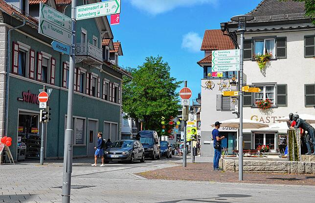 Wie wird Markdorfs Innenstadt attraktiver? Am Latscheplatz lockt bei heißen Sommertagen immerhin der Brunnen zur Abkühlung.
