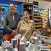 Karin Stocker-Werb und Gerhard Werb, Geschäftsführer Thedy, sind zufrieden mit dem Weihnachtsgeschäft 2024.