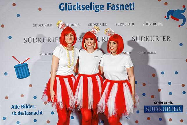 Bild 1: Die Narren im Konzil an der SÜDKURIER-VIP-Wand (Teil 2)