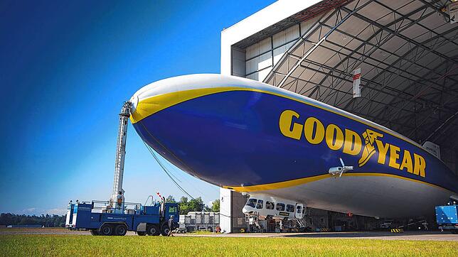 Am Dienstagvormittag wurde der Zeppelin NT mit dem neuen Branding des Werbepartners Goodyear für einen ersten Testflug ausgehallt. Am ...