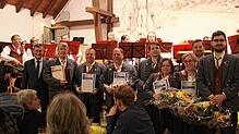 Egon Wohlhüter (Vorsitzender Blasmusikverband, von links) zeichnete Dieter Ramsperger (25 Jahre Dirigent), Egon Wohlhüter (40 Jahre), ...