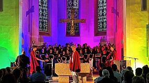 Die Jugendkantorei Aachtal präsentierte in der Nikolauskirche in Worblingen das Musical „Bathseba“ von Adonia. Foto: Rico Costa
