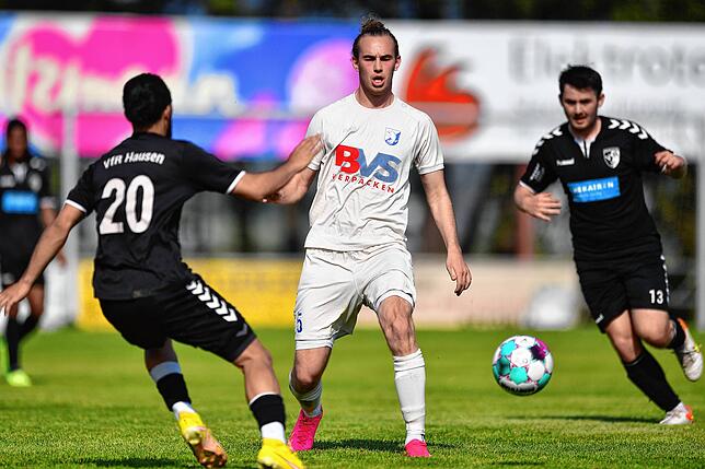 Bild 2: FC Erzingen verliert mit 2:4 bei Spitzenreiter VfR Hausen &ndash; und wir haben Bilder!