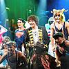 Sie warten darauf, endlich wieder spielen zu dürfen: Die Darsteller des neuen Gloria-Musicals &bdquo;Tommy Tailors Traumfabrik&ldquo;. ...