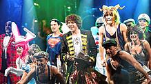 Sie warten darauf, endlich wieder spielen zu dürfen: Die Darsteller des neuen Gloria-Musicals &bdquo;Tommy Tailors Traumfabrik&ldquo;. ...