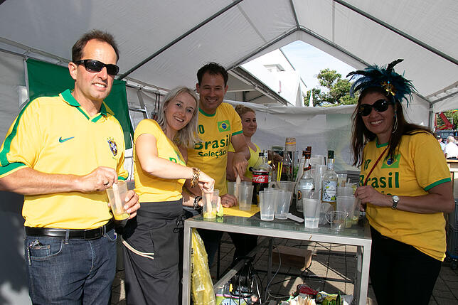 Am brasilianischen Stand wurden eifrig Cocktails gemixt.