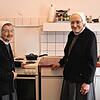 Ende einer Ära: Die Ordensschwestern Itta (links) und Sabina in ihrer Küche. 120 Jahre lang war das Kloster Hegne in Erzingen/Kreis ...