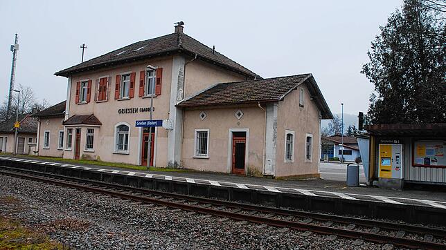 Still ruht der Bahnhof. Die Züge legen in Grießen nur noch Schülerhalte ein. Manche Bürger fragen sich, ob der Klettgauer Ortsteil ...