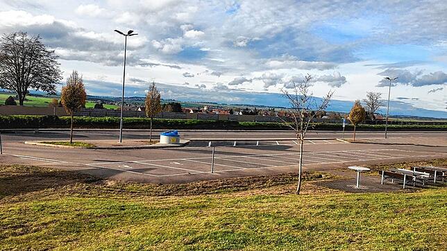 Tote Hose auf dem Rastplatz Räthisgraben an der Autobahn 81 zwischen Geisingen und Bad Dürrheim. Ist er deswegen so sauber, weil kaum ...