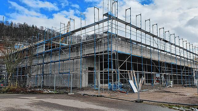 Der Rohbau für das neue Feuerwehrgerätehaus an der Robert-Gerwig-Straße beim Waldshuter Bahnhof ist fertig. Im Erdgeschoss ist unter ...
