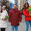 Irina Shudra und Vitaliy Tomniuk, die vor einem Jahr aus der Ukraine nach Deutschland kamen, sowie Julia Burth mit Sohn Jan (von links) ...
