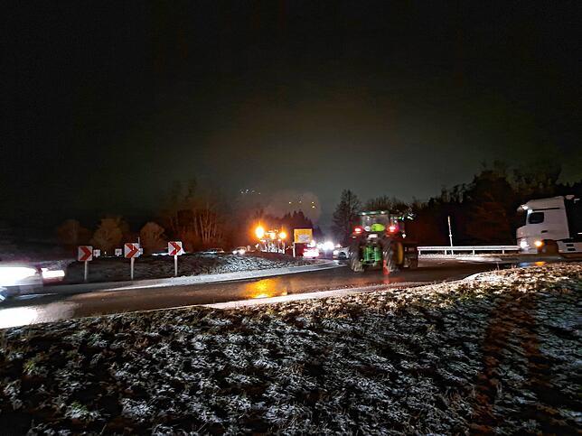 Bild 9: Bauernprotest im Schwarzwald-Baar-Kreis. Landwirt schon vor 6 Uhr unterwegs!