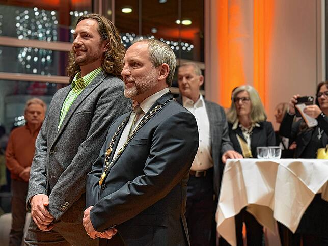 Oberbürgermeister Simon Blümcke (rechts) in Begleitung seines Ehemanns Christian Schilling, seit 2016 sind die beiden verheiratet.