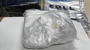 Die Drogen sind in Plastikfolien verpackt.
