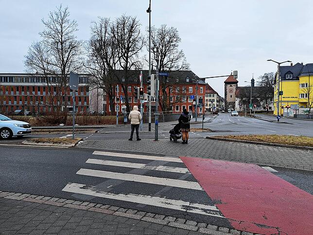 Zu Stoßzeiten steht man hier an der Ampel im Kaiserring auch schon mal in der zweiten oder dritten Reihe.
