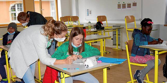 Vorbereitung auf das kommende Schuljahr: In der Sommerschule am Suso-Gymnasium lernen derzeit 123 Schüler der Klassen 5 bis 10, hier ...