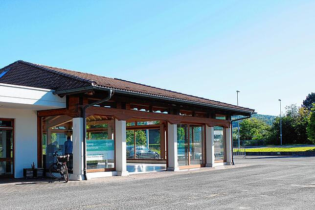 Im ehemaligen Autohaus Gschossmann wird wieder ein Schnelltestzentrum eingerichtet. Der Betreiber ist noch auf der Suche nach Personal.