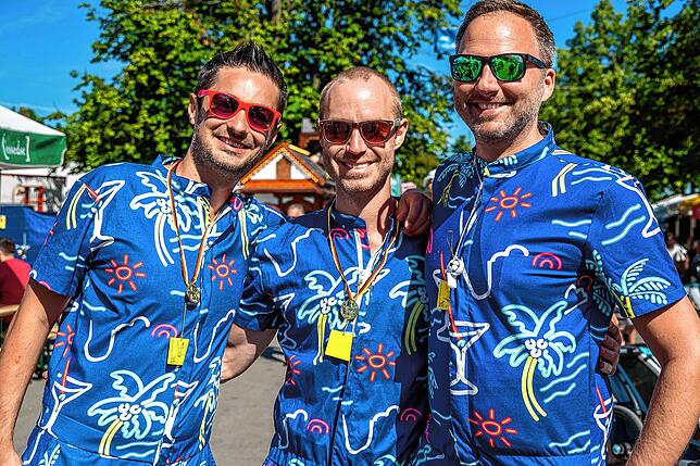 Bild 13: Seehasenfest 2022: Besucher freuen sich über den Rummel