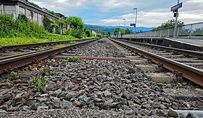 Die Bahn erneuert vom 9. August bis 7. September Gleise und Weichen auf der Hochrheinstrecke zwischen Rheinfelden und Waldshut (hier ...
