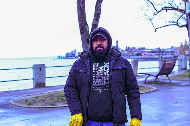 Umair Ahmad aus Tettnang verbindet solche Aufräumaktionen mit seiner Kindheit.