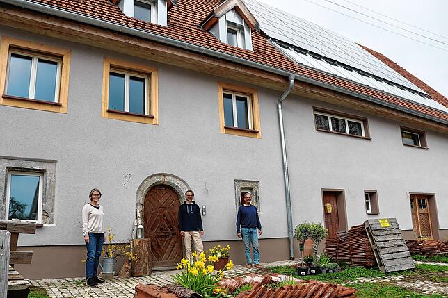 Der alte Kelnhof aus dem 14. Jahrhundert, Schwarz Buure, ist nun wieder mit Leben gefüllt. Die Familie Stolz/Rehbein hat die alte und ...