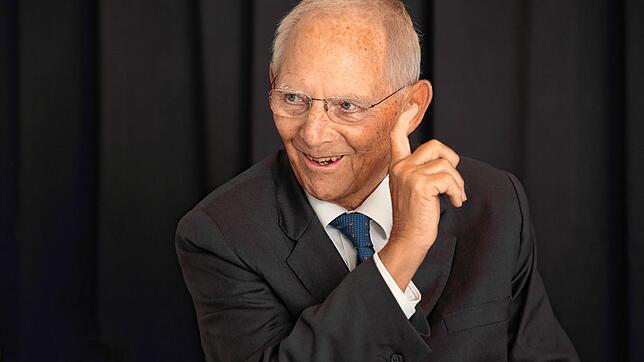 CDU-Urgestein Wolfgang Schäuble beim SÜDKURIER-Gespräch, das am Rande einer Wahlkampfveranstaltung in der Curana-Stadthalle im Singener ...