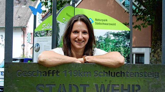 Sie lebt gerne in Wehr. Warum, das verrät Julia Fritzsche (32) im Interview. Unser Bild zeigt sie am Ziel des Schluchtensteiges in Wehr ...