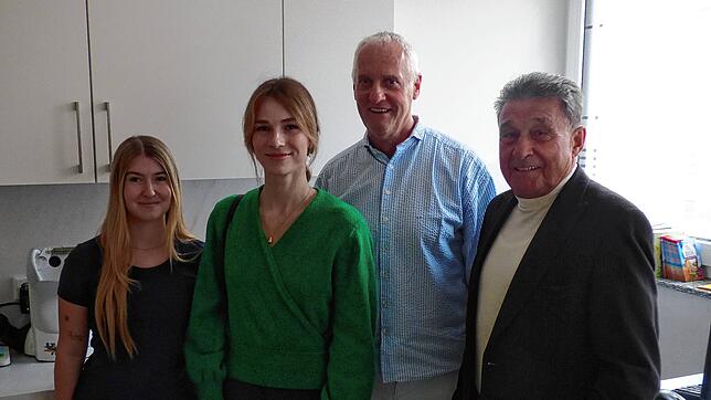 Sie sprachen über die Lage der Kinderheilkunde am Hochrhein (v.l.): Arzthelferin Carolin Richard, FDP-Bundestagskandidatin Nathalie ...