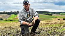 Stefan Leichenauer, Landwirt aus Tengen, auf seinem Acker.