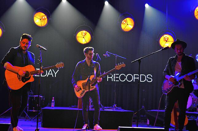 Sameday Records 2019 bei ihrem Konzert zum Jahresabschluss im Bad Säckinger Kursaal: Daniele Cuviello, Patrick Huber und Severin Ebner ...