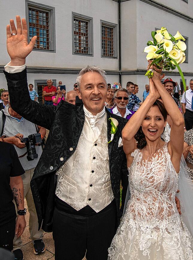 Überglücklich zeigten sich Anita Hofmann und Christian Filipp nach dem Ja-Wort am Traualtar.
