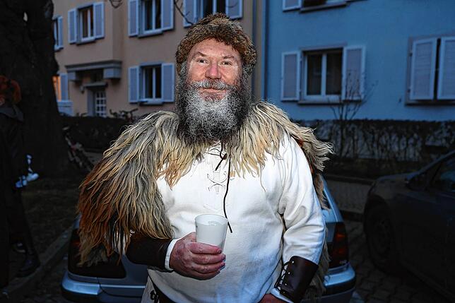 Bild 6: In Petershausen steht der Narrenbaum! Alle Fotos vom Freitagabend