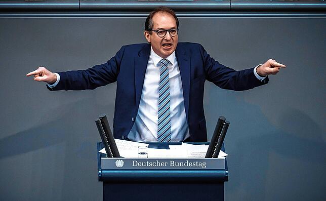 Alexander Dobrindt spricht vor der Abstimmung im Bundestag. Seine Partei, die CSU, wird es besonders zu spüren bekommen, wenn das ...