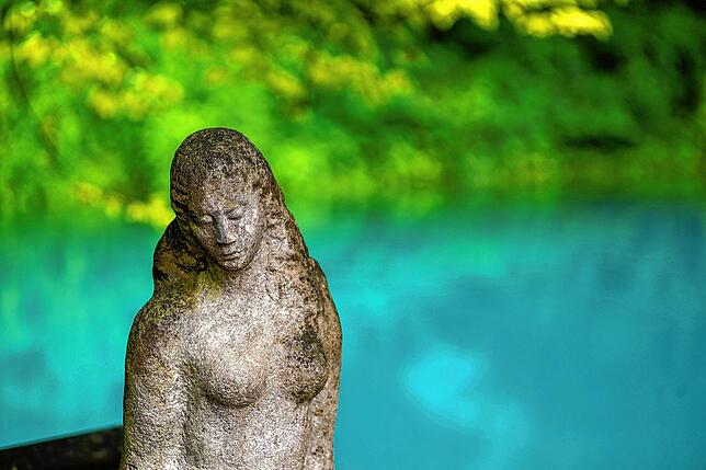 Ein beliebtes Wanderziel ist der Blautopf in Blaubeuren.