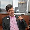 Markdorfs Bürgermeister Georg Riedmann in seinem Büro. Im Staatsanzeiger Baden-Württemberg wurde jüngst eine anonyme Chiffre-Anzeige ...