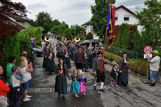 Bild 16: Der Musikverein Riedheim veranstaltet den Pfingstmusikfest Jubiläumszug – das sind die besten Bilder
