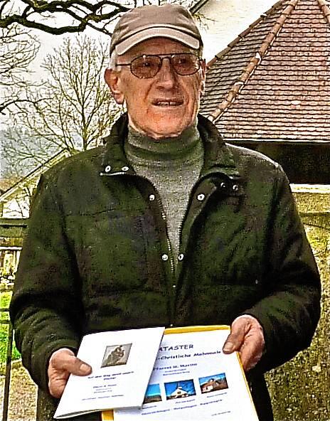 Der Obersäckinger Otto Gaßmann hat nach monatelanger Arbeit eine Broschüre über Kirche, Kapellen und Kreuze der Pfarrei Obersäckingen ...