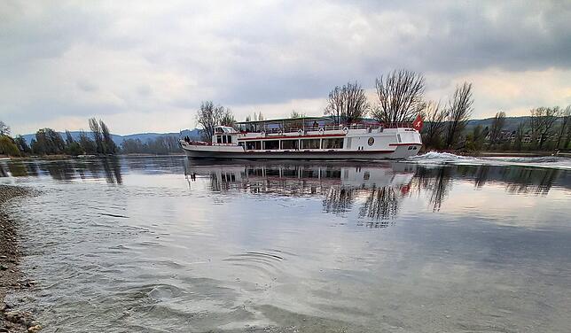 Die Schiffahrtsgesellschaft Untersee und Rhein (URh) sorgt für den Linienverkehr auf dem Wasser.