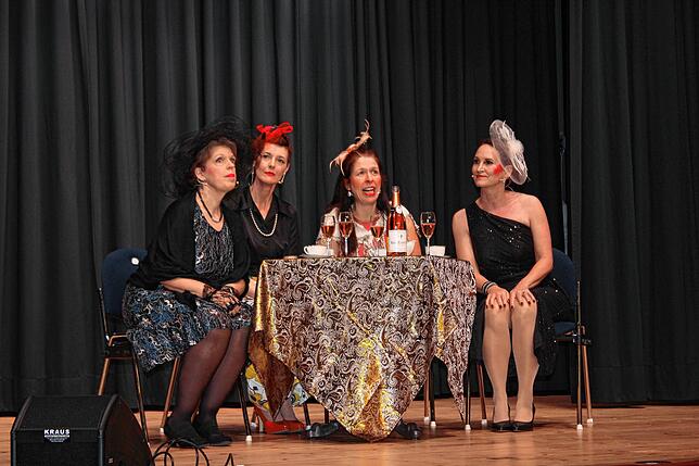 Ulrike Gabele, Isabelle Keller, Manuela Wurst und Simone Keil (von links) sprachen bei Kaffee und einem Glas Sekt über die Anfänge der ...