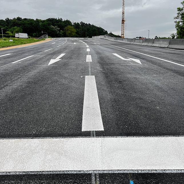 Wer hier abbiegt, gelangt von der B33 aus Konstanz kommend zum Campingplatz Hegne.