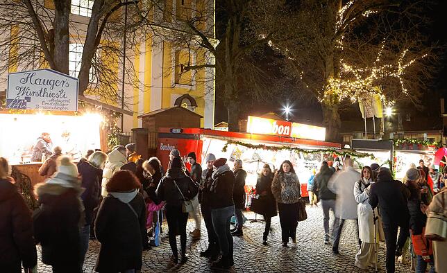 Bild 12: Stimmungsvoller Auftakt des Donaueschinger Adventsmarktes