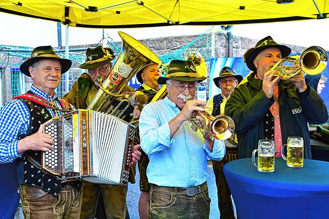 Die Gruppe Luft und Blech wird am Sonntag an unterschiedlichen Standorten spielen.