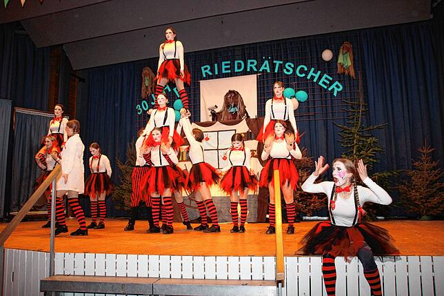 Bild 11: 30 Jahre Narrenverein Wäsenstecher Ruhestetten: Hunderte Gäste feiern närrische Geburtstagssause