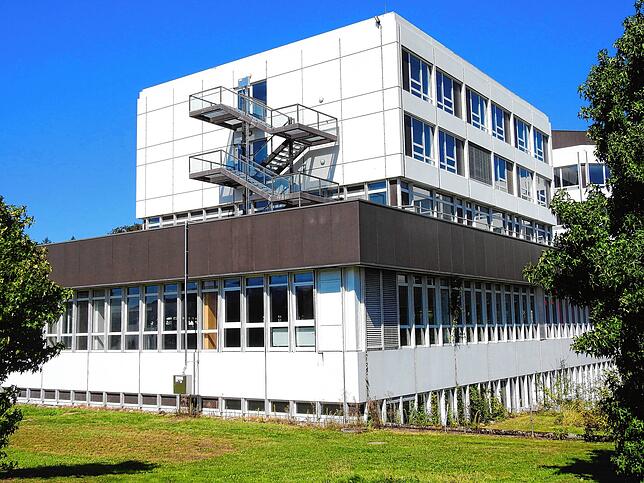 Von außen ist kaum zu erkennen, was im Innern des ehemaligen Krankenhauses Bad Säckingen derzeit alles passiert.