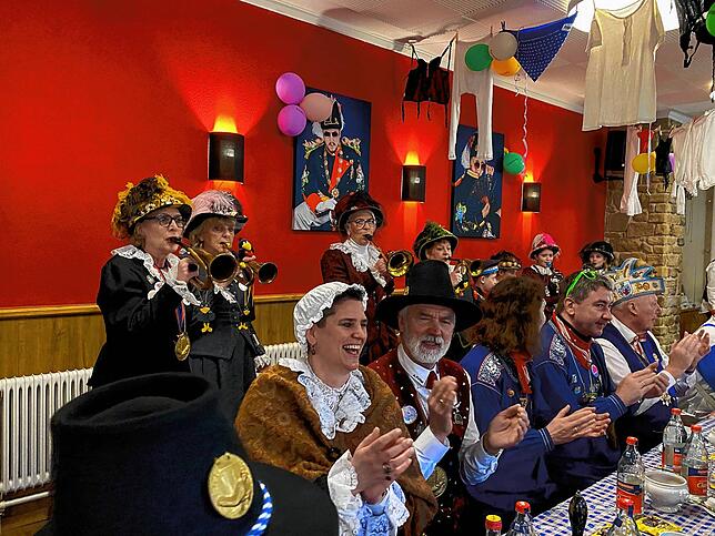 Super-Stimmung herrscht schon heute Vormittag beim Internationalen Frühschoppen. Auch Gäste aus den Partnerstädten La Valette und Zittau ...