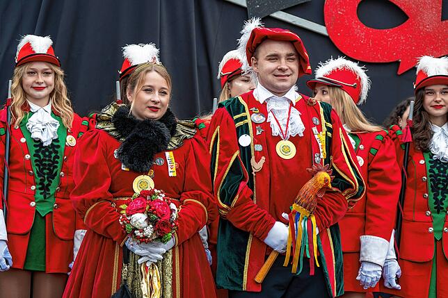 Carina Eberle und Philipp Bartsch eröffnen als Prinz Philipp und Prinzessin Carina um 12 Uhr den Fasnetsmarkt.