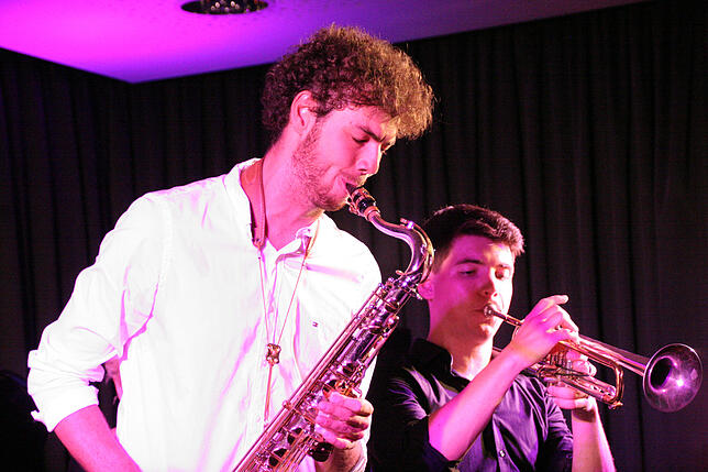 Die junge Jazzband Expedition Quäck begeisterte das Publikum (von links): Florian Fries am Saxophon und Gabriel Rosenbach an der Trompete.