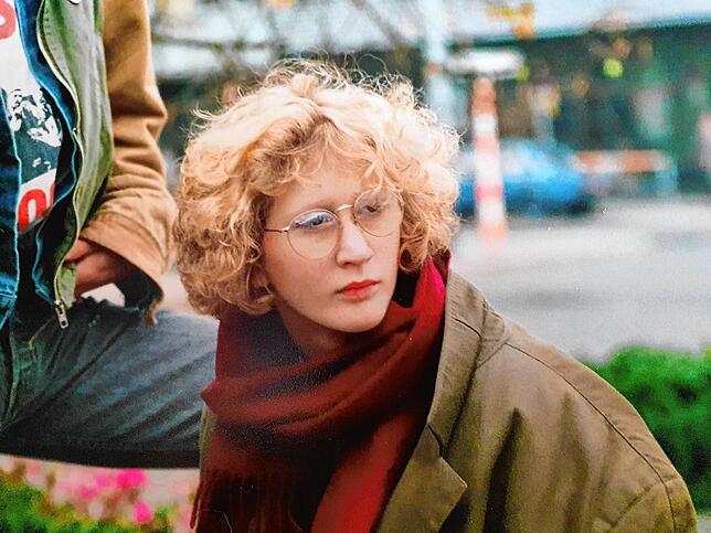 Das bin ich, kurz vor dem Abitur – das muss etwa 1988 oder 1989 gewesen sein. Natürlich in Bundeswehr-Parka mit runder Brille und ...