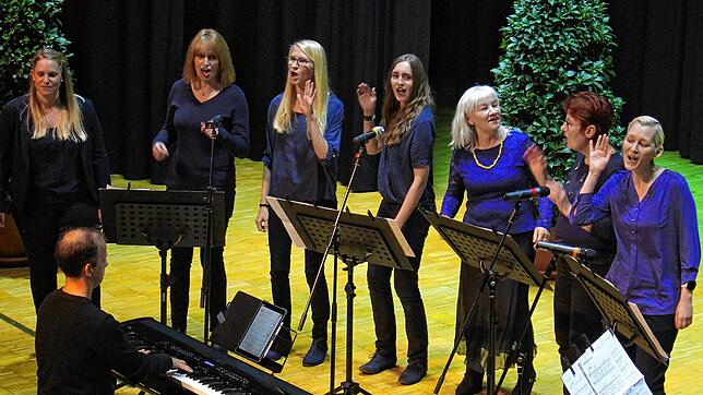 Frauenpower aus Herrischried begeistert beim Freundschaftssingen.